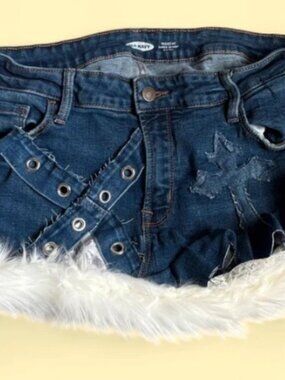 Personalized ripped denim shorts with rough edges